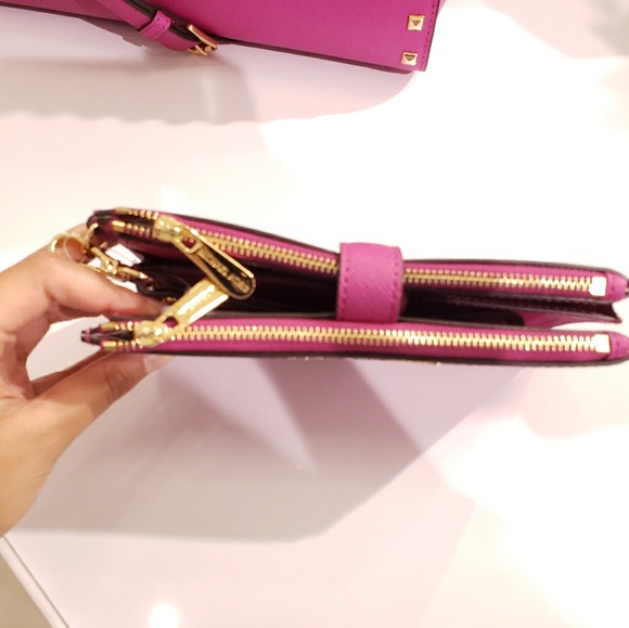 MK JST MD CARRYALL TOTE & DOUBLE ZIP WRISTLET - Picture 7 of 8